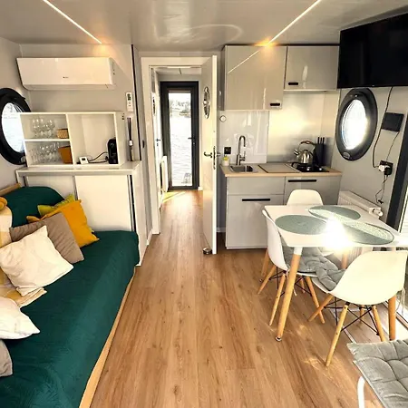 Houseboat Water Boy Plywajacy Dom Na Wodzie Lodz *